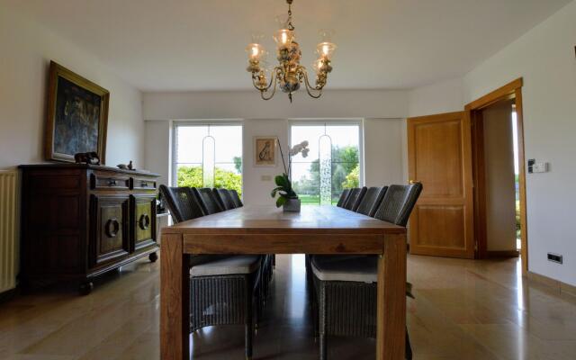 Spacious villa in Zingem with garden