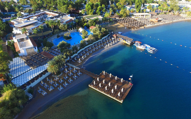 Izer Hotel Beach Club