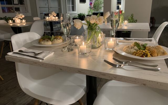 Stratus Suites - Boutique Hotel