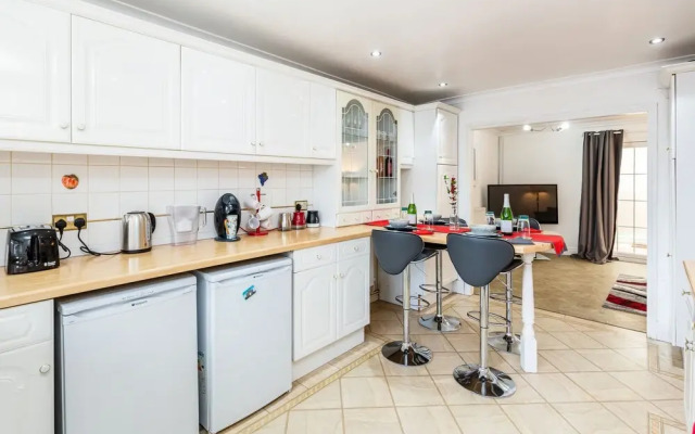Hiikots Apartments Dagenham