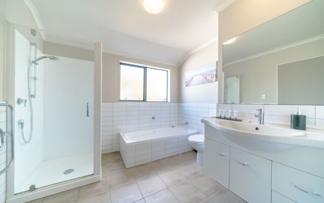 Glenfield Central Modern 1 Bdr Unit