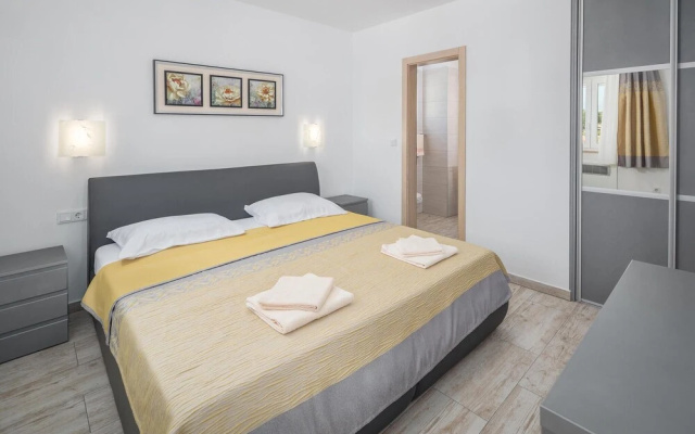 Amazing Home in Porec With Outdoor Swimming Pool, Wifi and 3 Bedrooms - Hotel in Porec - Photo 2