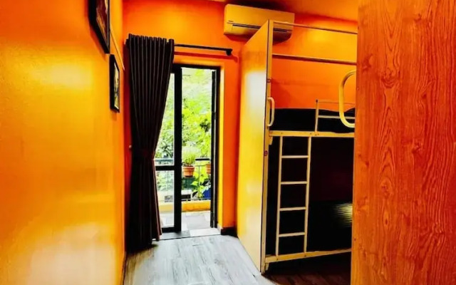Autumn Hanoi House Bat Su