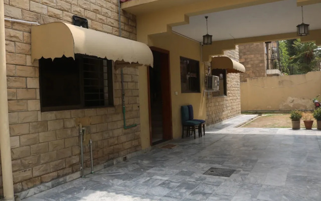 City Home Guest House F-8
