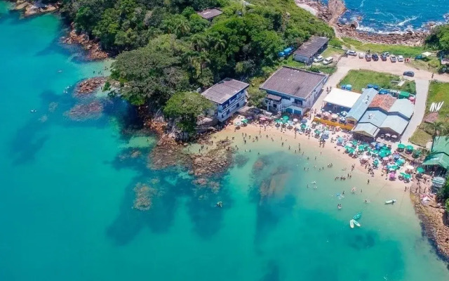 Cobertura com Piscina na praia de Bombas