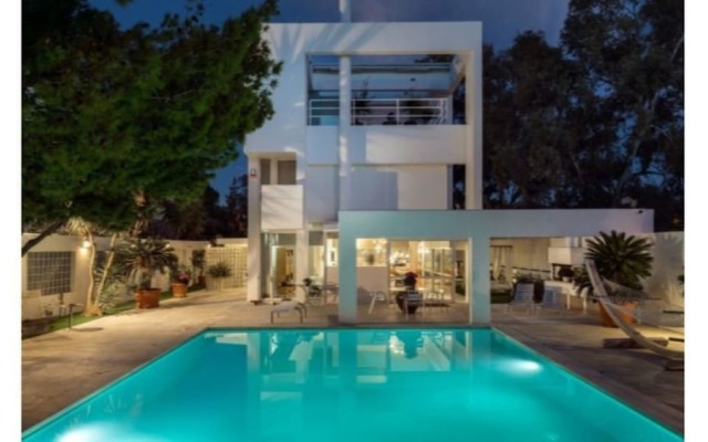 Perfect Athenian Villa