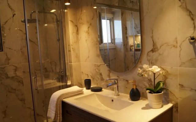 Daphne Luxury Apartment