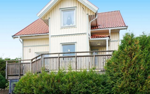 2 Person Holiday Home in Bullaren