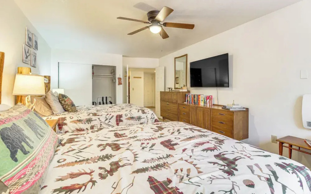 Hike & Golf: Family Home w/ Balcony in Pinetop!