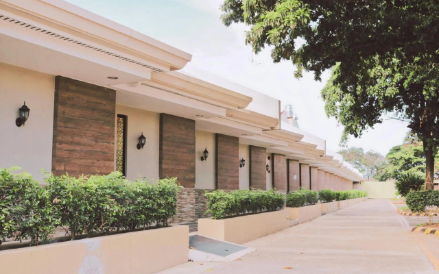 S&M Hotel