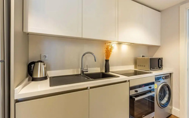 Stylish Flat Near Trendy Attractions in Beyoglu