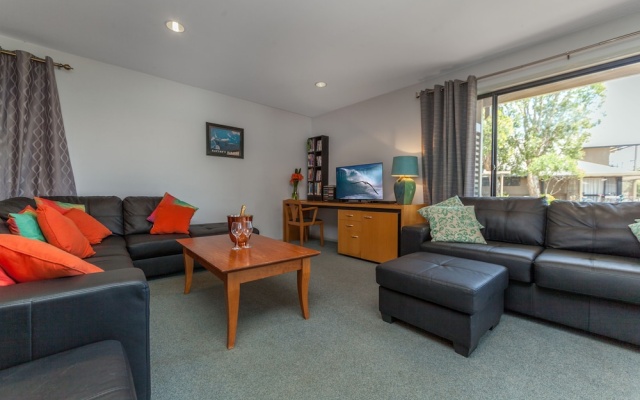Condo 105 at Horizons Golf Resort - Salamander Bay NSW – Guest Rooms – Salamander Bay