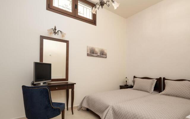 Manili Boutique Suites & Villas
