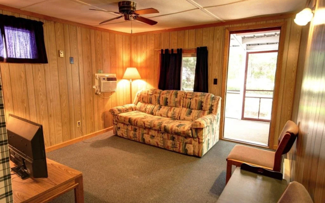 Glenmoore Lakeside Lodge