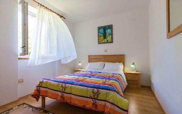 Stunning Home in Valbandon With Wifi and 6 Bedrooms