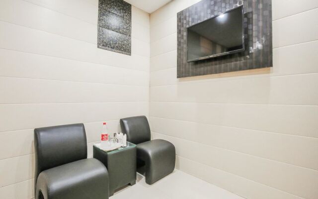 Oyo 46328 Hotel Anand Shri