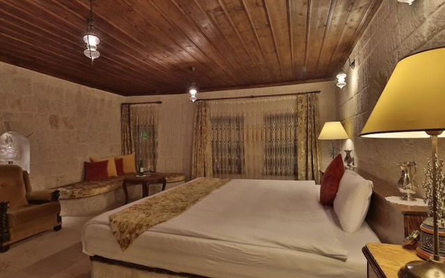 Romance Cave Suites