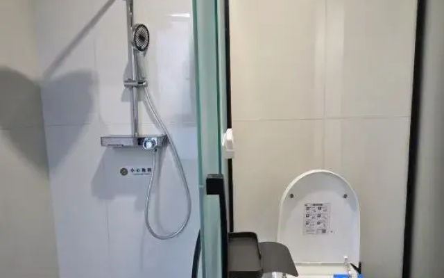 Kaibin Xiangju Hotel (Chengdu East Station Huaishudian Subway Station)