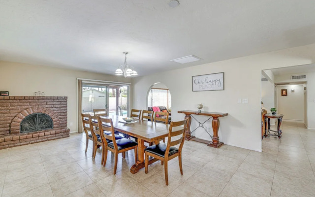 Outdoor Oasis: Family-Friendly Home In Scottsdale!