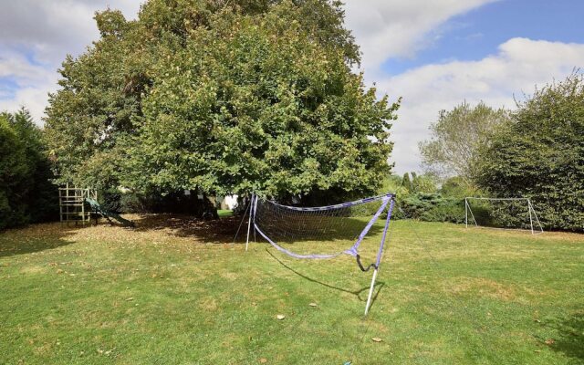 Spacious Holiday Home With Private Garden