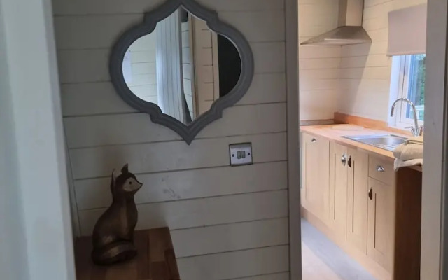 Glamping Hut - Riverview 4
