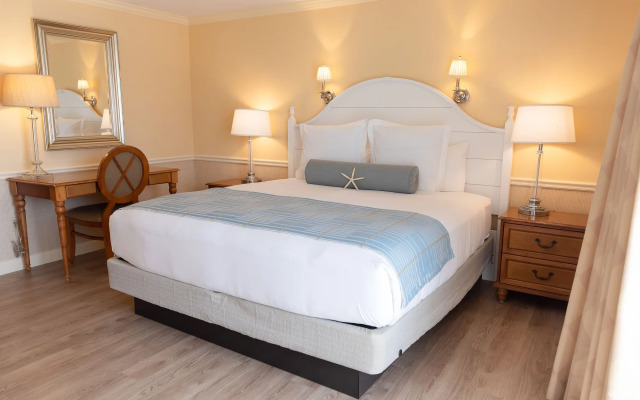 Anchor In Distinctive Waterfront Lodging