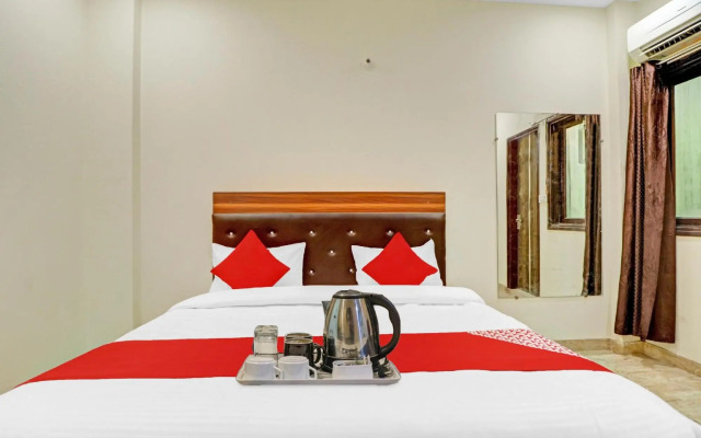 OYO 87988 Hotel Happy Moments