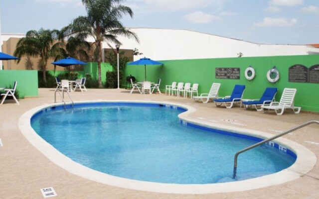 Holiday Inn Express & Suites Monterrey Aeropuerto, an IHG Hotel