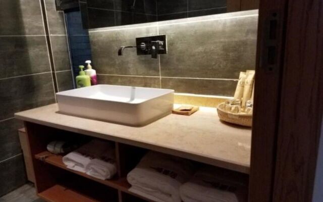 Yiming Shuju rural homestay in Jiaxian County