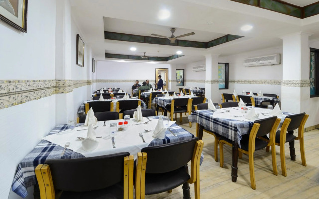 Hotel Ashish Palace