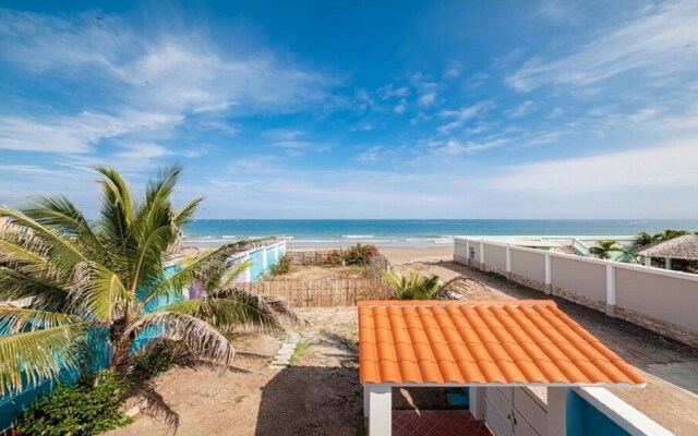 Absolute Beach Front House With Secure Parking