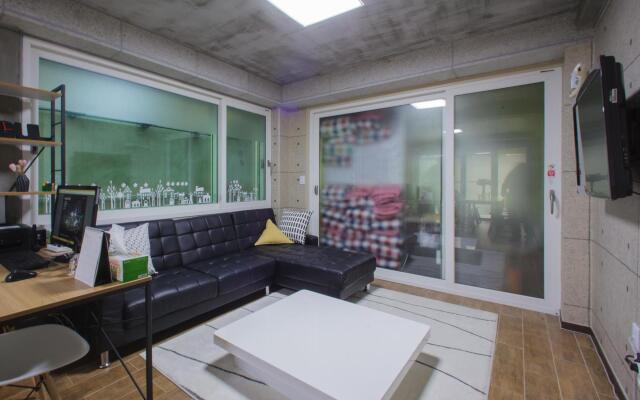 KW Hongdae Line Hostel