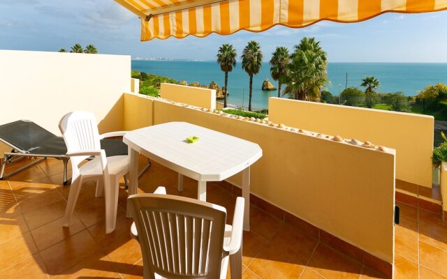 A15 Cliffside Beach Apartment