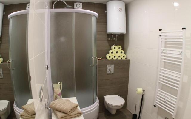 Studio Apartments Mirakul