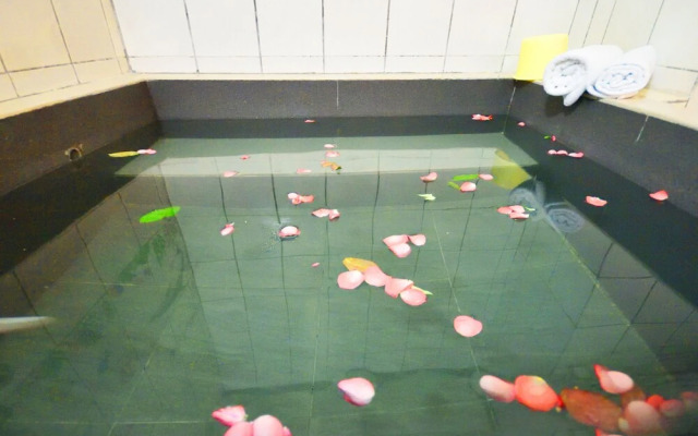 Lei Zhiben Hot Spring