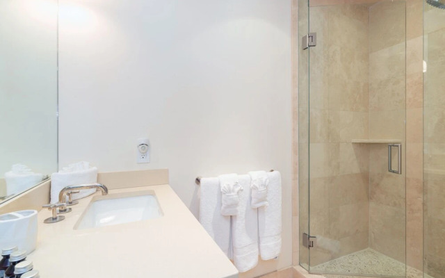 Meribel Penthouse - Luxury Condominium with Penthouse Views, Heart of Downtown Telluride, Hot Tub