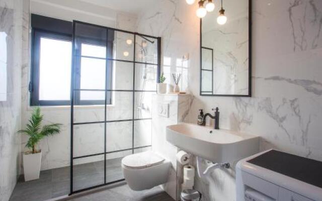 Boutique City Center View Apartments