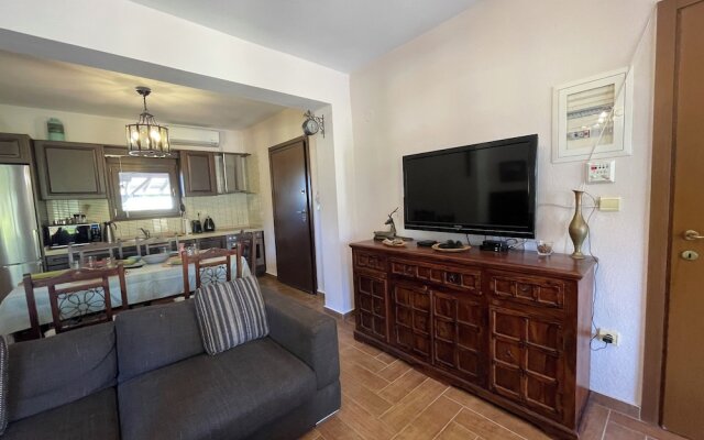 Stylish Maisonette With 3 Bedrooms in Vourvourou, Greece