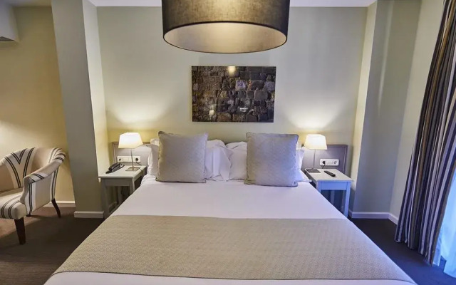 Ikonik Plaza Mercado