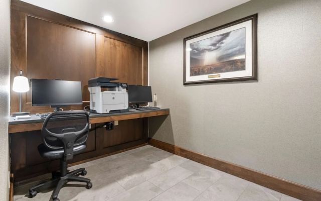 Holiday Inn Express And Suites Bend