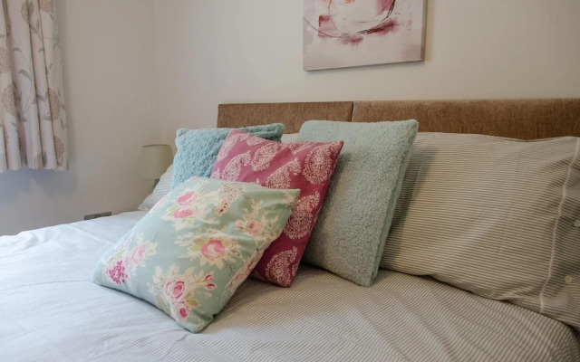 Modern 2-Bed Flat In Tavistock Centre
