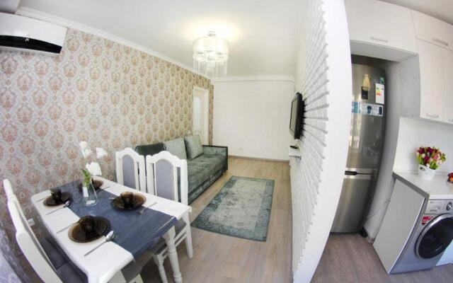 Назарбаева 45 уг Маметовой, ЗОЛОТОЙ КВАДРАТ ЦЕНТР Алматы 2х комн