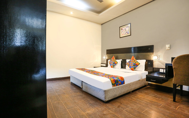 Capital O 605 Hotel Camria