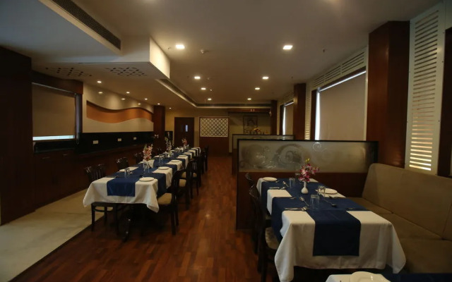 OYO Premium Pal Road