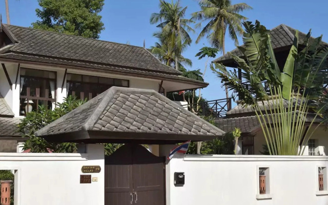 4 Bedroom Villa Gold Footsteps to Beach