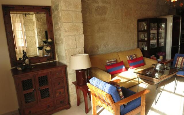 Simona Stone House