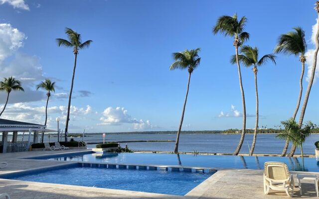 Apt w Beach Front Beach Access at Nueva Romana