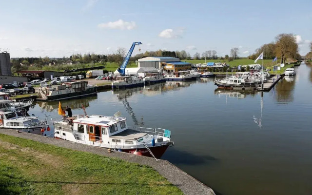 Vintage Houseboats at Niderviller Harbor by Kuhnle-Tours