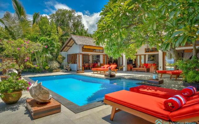 Villa Kamboja - Intimate Luxury Lovina Beach Villa