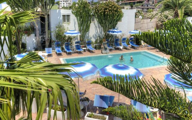 Room in B&B - Ischia, 1 Relaxing Doubles With sea View Hotel Imperamare